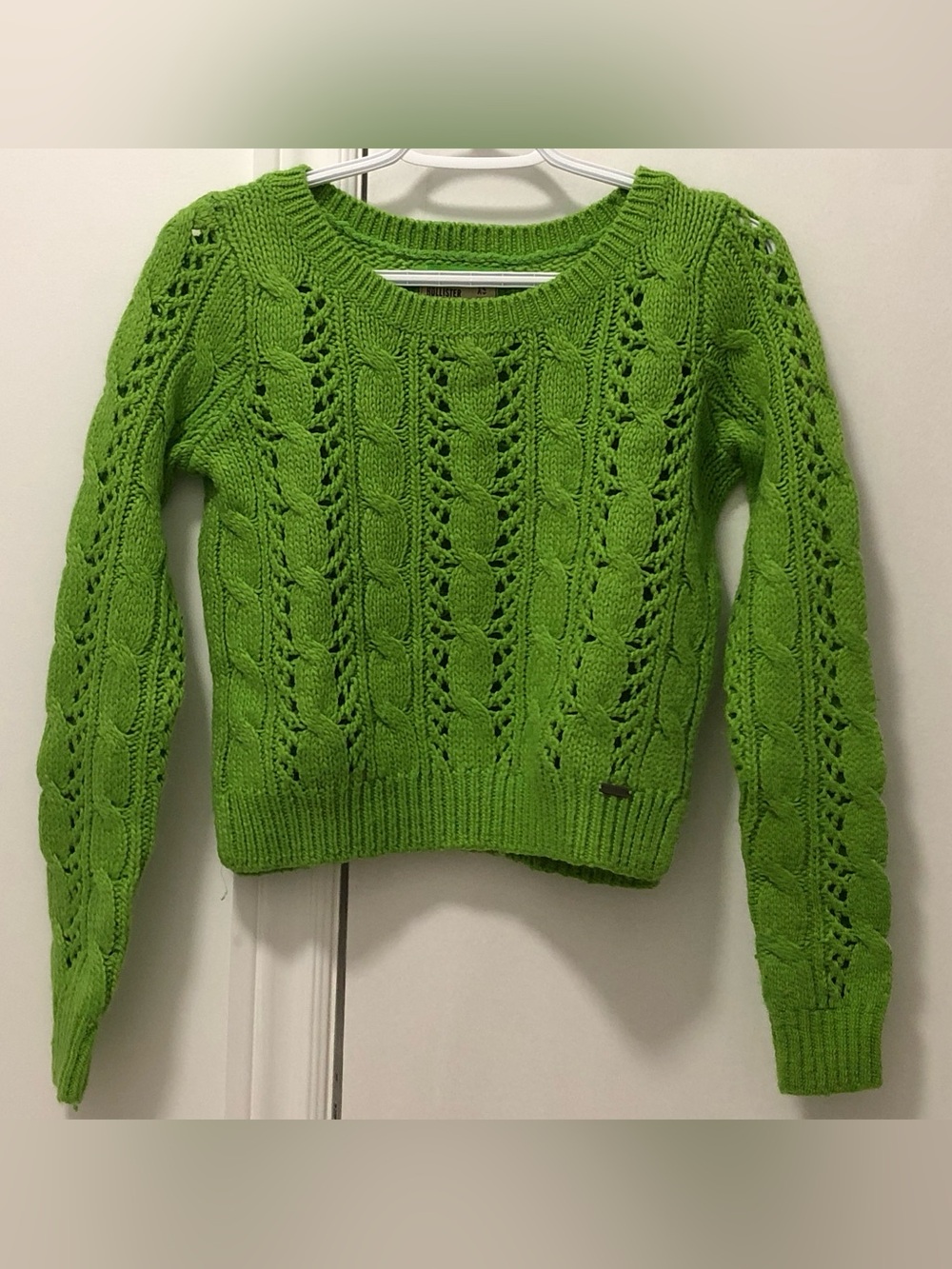Preowned Hollister Bright Green Cable-Knit Crew Crop Sweater women’s size XS